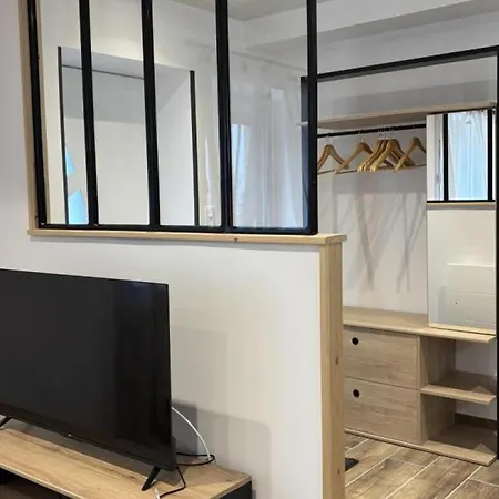 Moderne 3 Epis A Cognat-lyonne, 6 Pers, Charme Et Confort - Fr-1-489-566 Vakantiehuis *