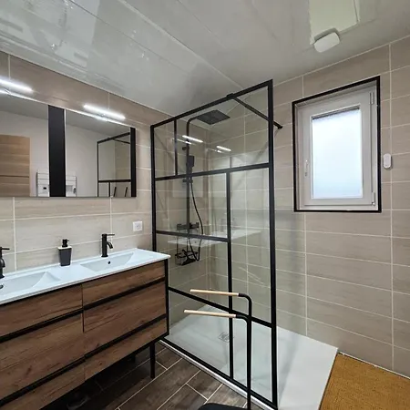 Moderne 3 Epis A Cognat-lyonne, 6 Pers, Charme Et Confort - Fr-1-489-566 Vakantiehuis